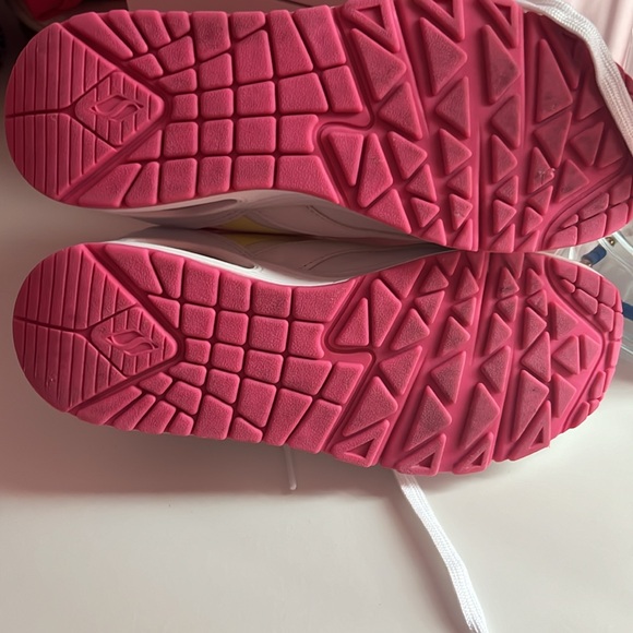 Sketchers memory foam girls sneakers size 1. Barely worn. White/pinks/yellow - Picture 4 of 6